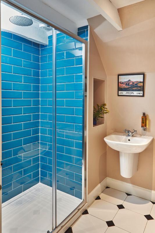 One-Bedroom Apartment image 2