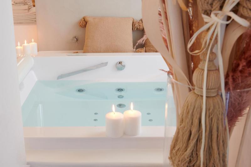 Deluxe Suite image 3
