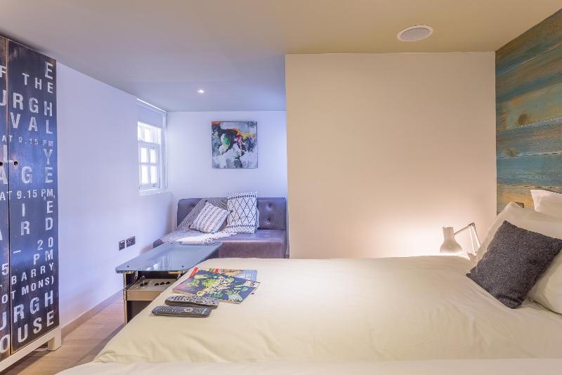 Large Executive Double or Twin Room image 1