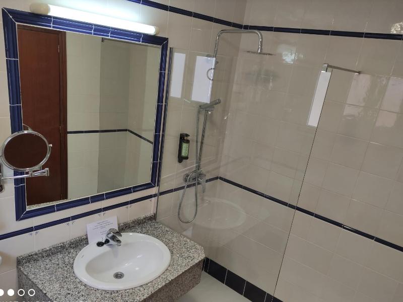 Double or Twin Room with Balcony image 3