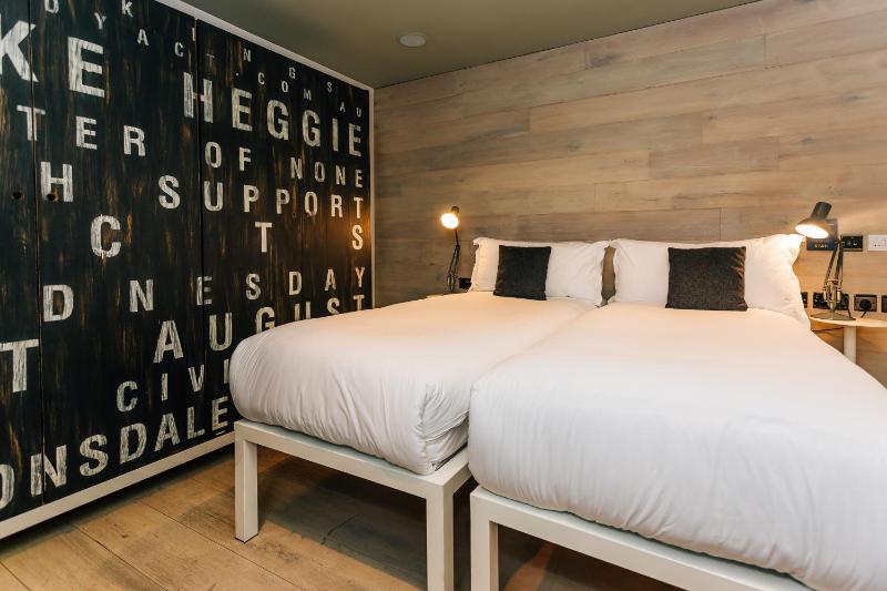 Medium Double or Twin Room image 1