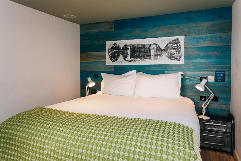 Small Double Room image 2