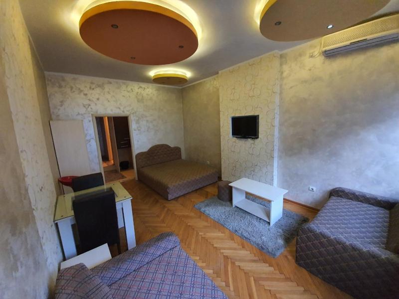 Studio Apartment image 1