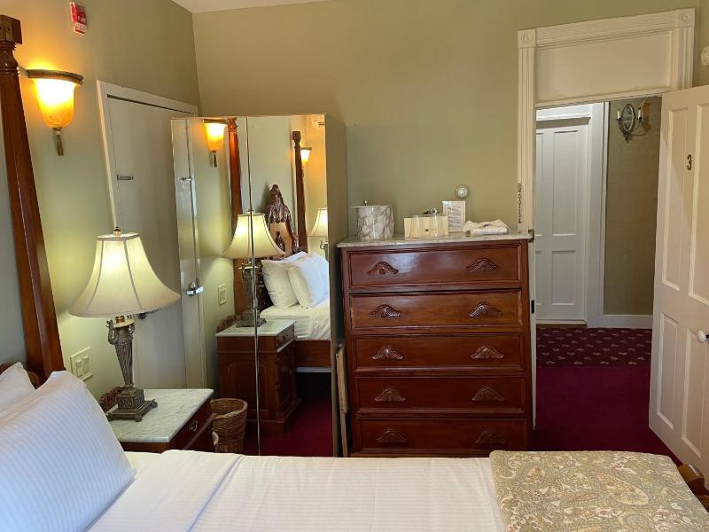 Queen Room with Sea View image 4