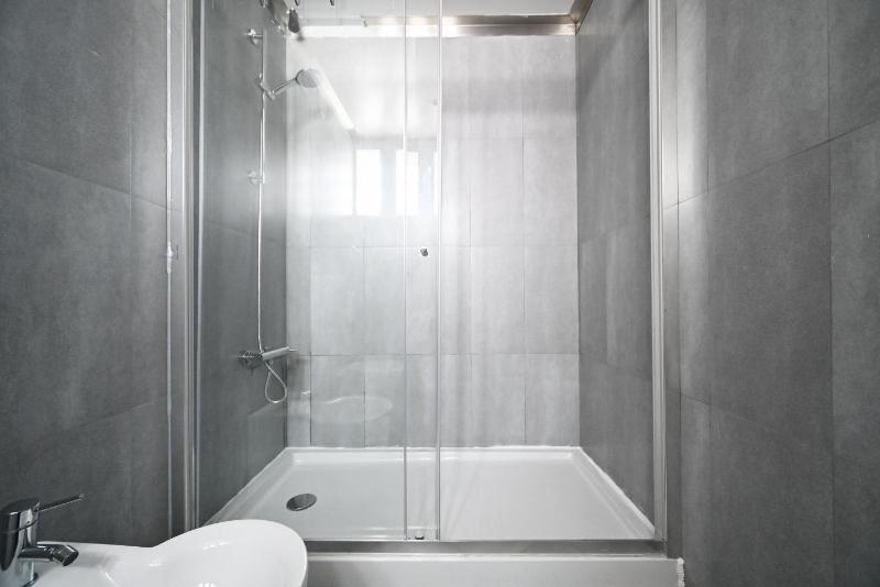 Twin Room with Private Bathroom - Second Floor image 2