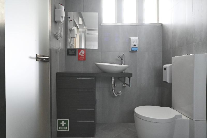 Twin Room with Private Bathroom - Second Floor image 3