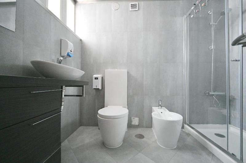Twin Room with Private Bathroom - Second Floor image 4