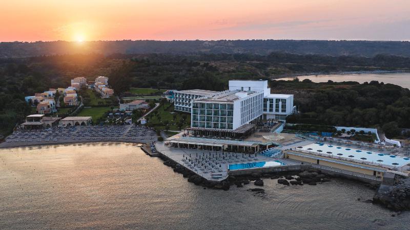 Eden Roc Resort - All Inclusive - image 1