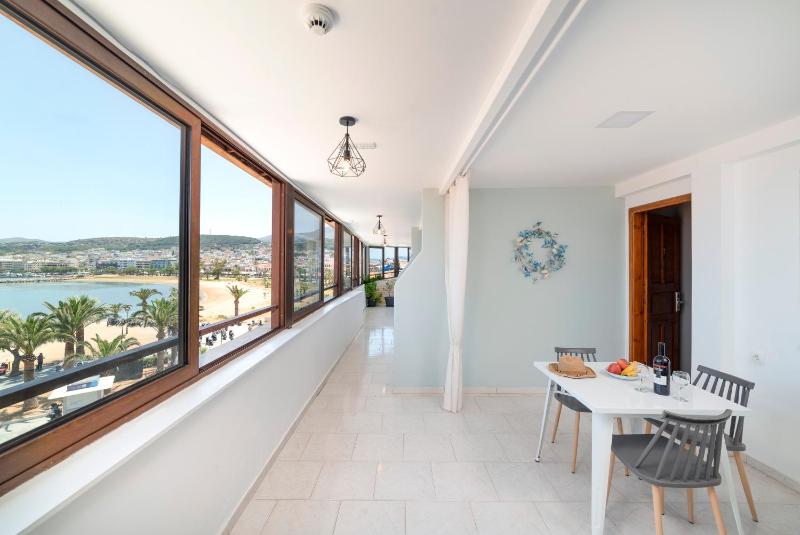 Triple Room with Terrace & Sea View image 3