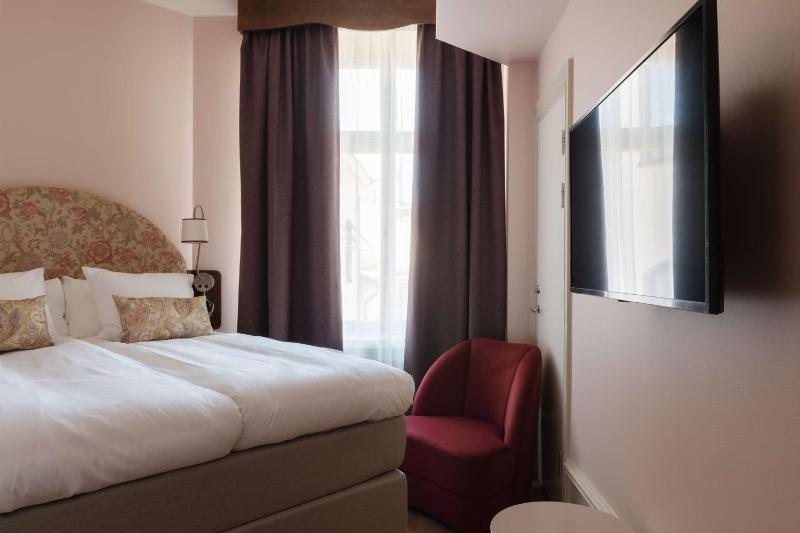 Standard Queen Room image 1