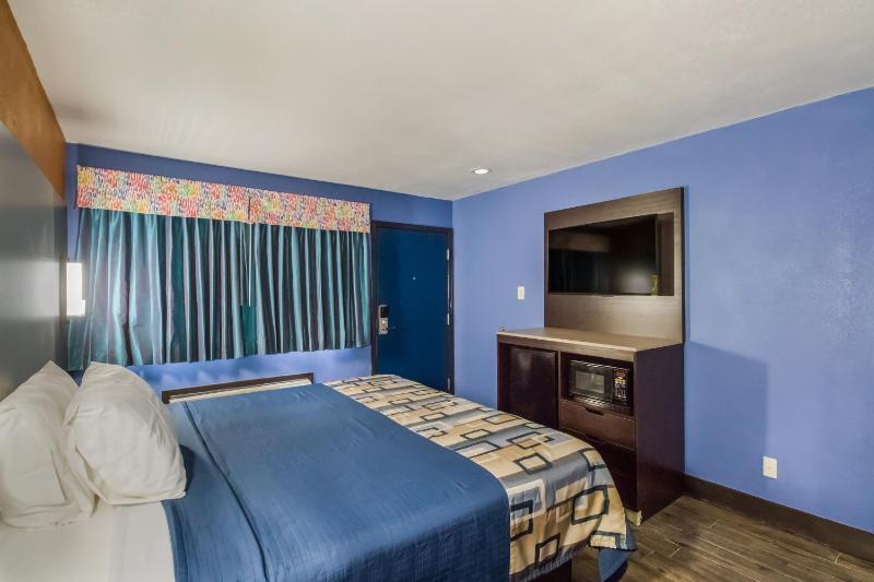 King Room - Non-Smoking image 4