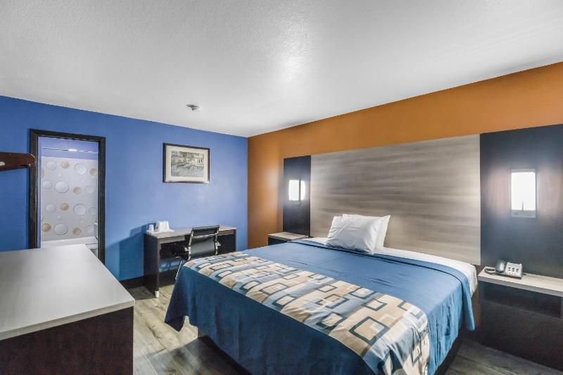 King Room - Non-Smoking image 3