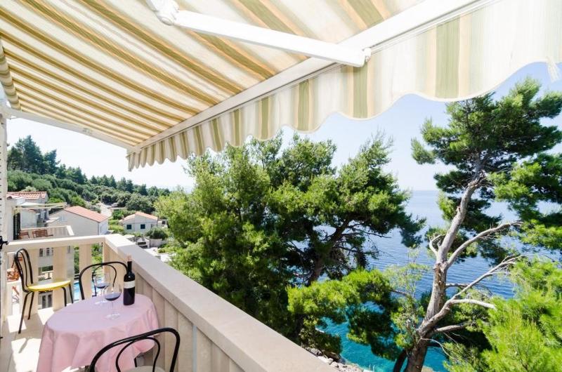 Two-Bedroom Apartment with Balcony and Sea View image 3