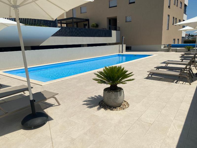 Deluxe Two-Bedroom Apartment with Sea View image 3