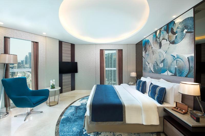Luxury King Suite image 3