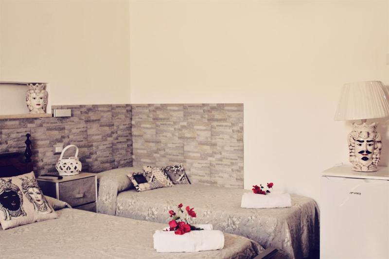 Standard  Double Room with terrace and sea view image 3