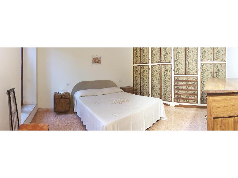 Two-Bedroom Apartment with Terrace  and Veranda image 2