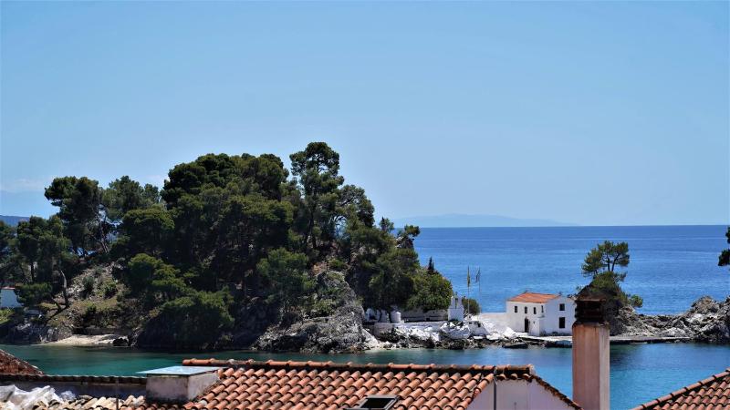 Studio (2 Adults) with Sea View image 4