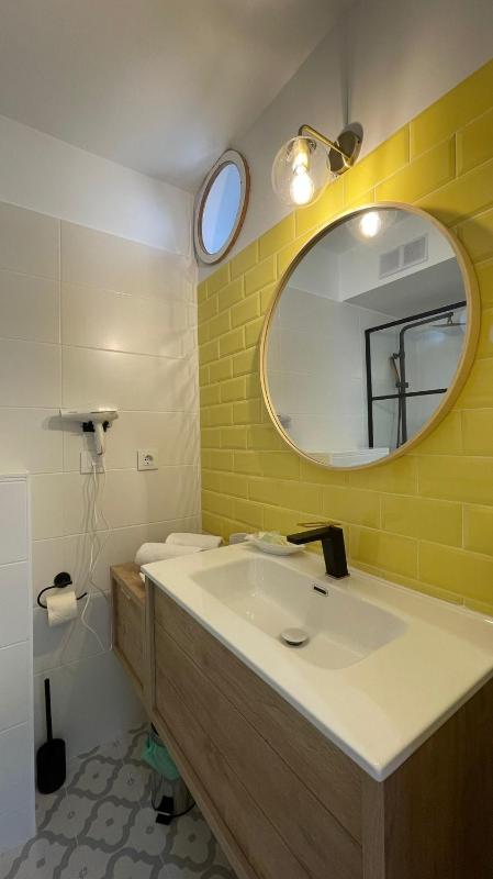 Studio with Terrace image 2