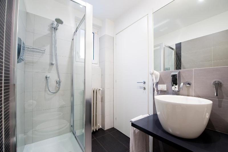 Double or Twin Room image 4