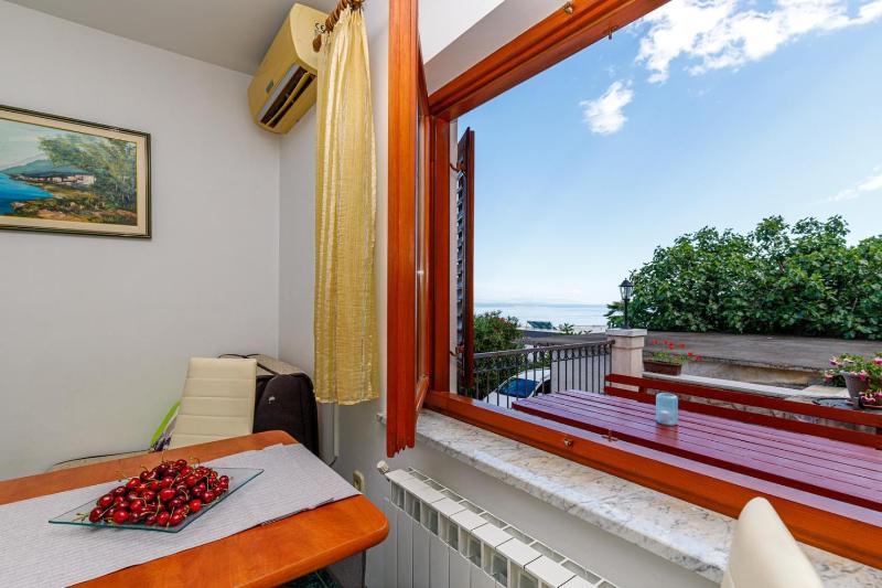 Apartment with Sea View image 1