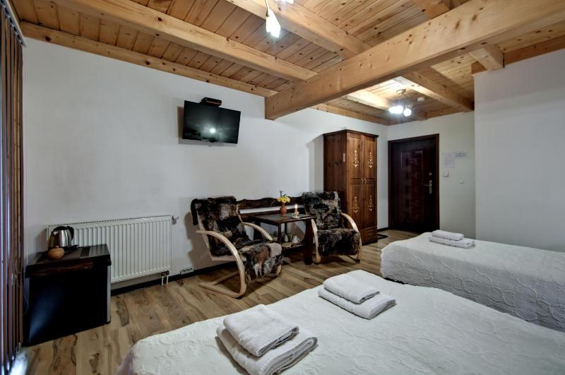 Triple Room with Garden View image 3