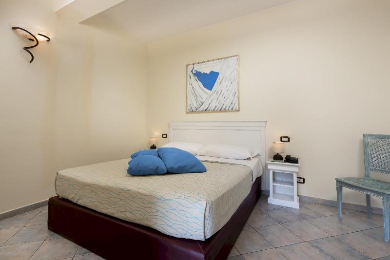 Double Room image 4