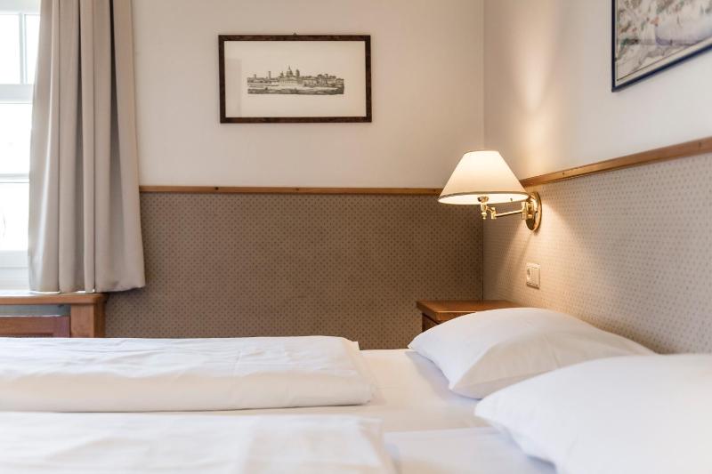 Standard Double or Twin Room image 3