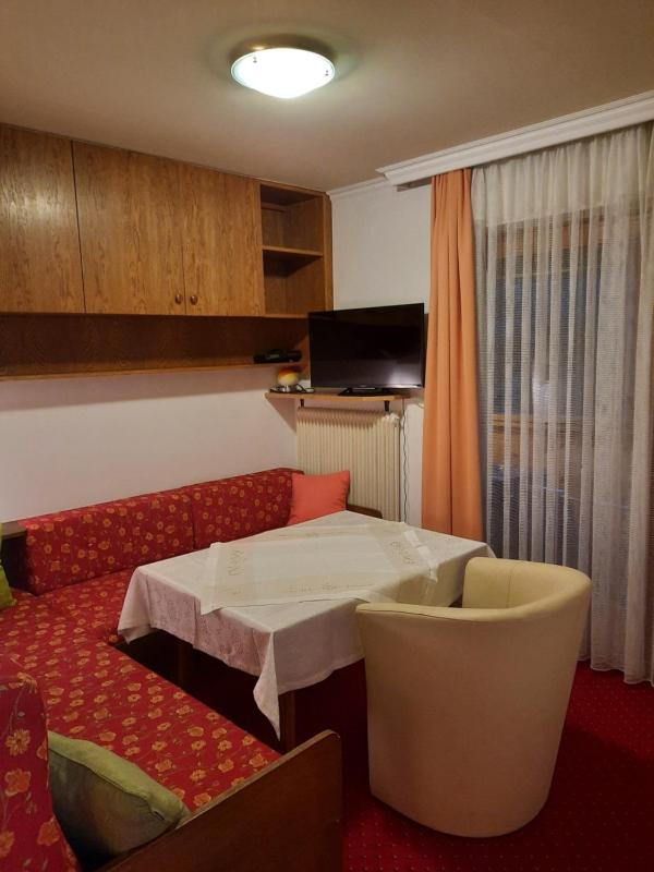 Standard One-Bedroom Apartment image 3