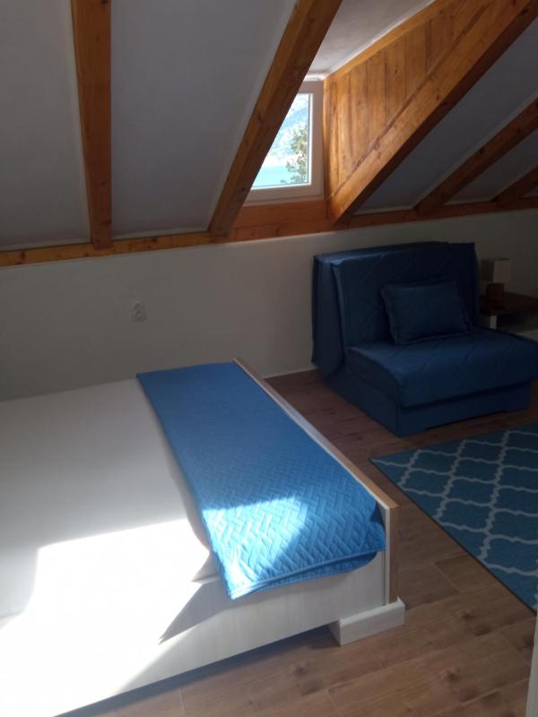 One-Bedroom Apartment image 4