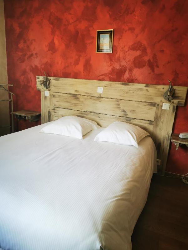 Double Room image 4