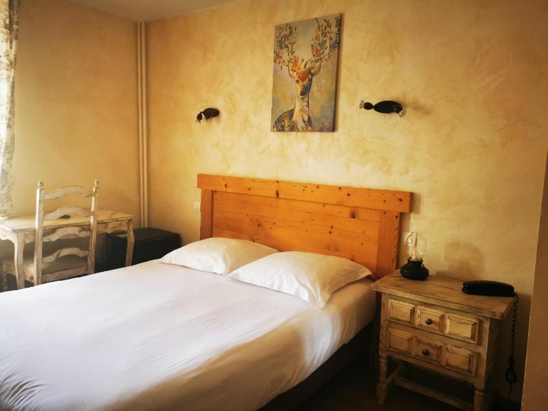 Standard Double Room image 3