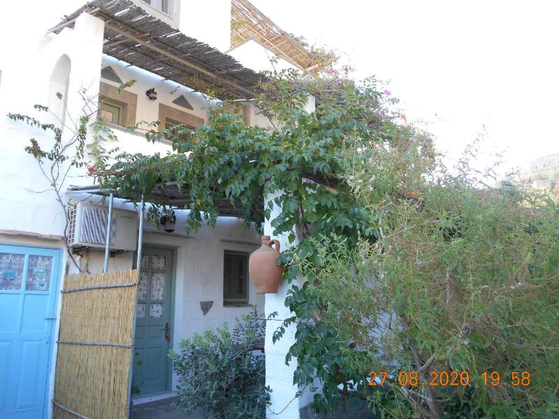 Family Room with Garden View image 3