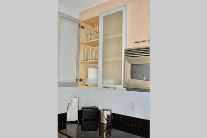 One-Bedroom Apartment image 3
