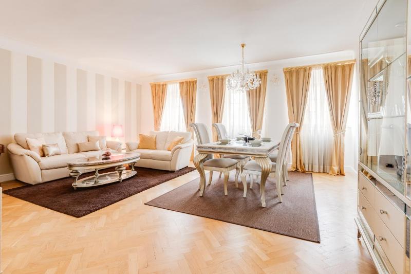Charles Bridge Royal Apartments - Castle District - image 13