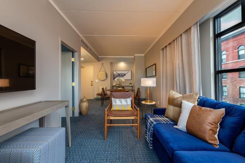 King Suite image 2