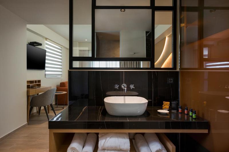 Triple Room with Sea View image 4