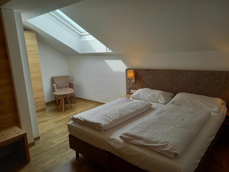 Double or Twin Room without Balcony image 3