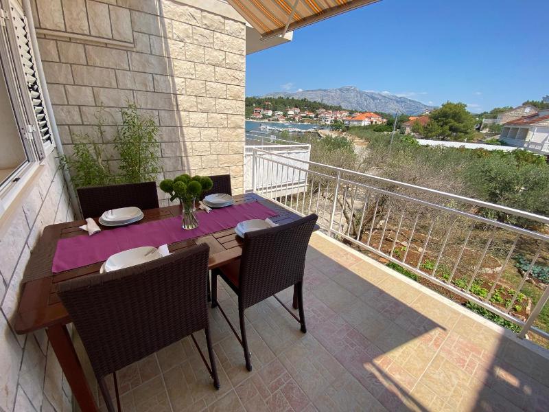 One-Bedroom Apartment with Sea View image 3