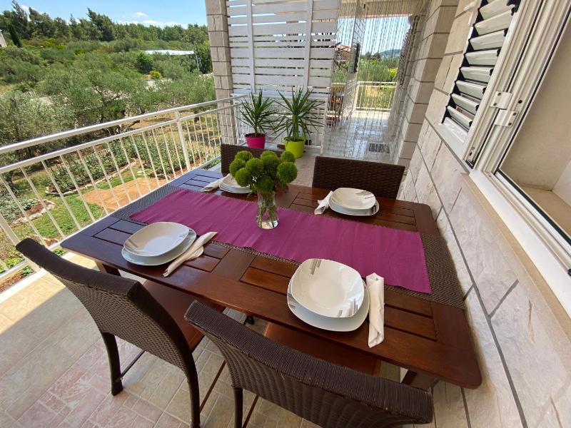 One-Bedroom Apartment with Sea View image 4