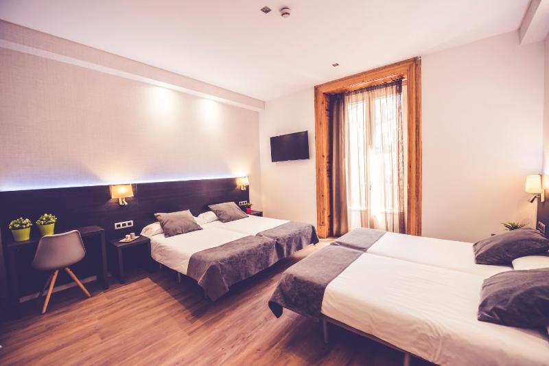 Quadruple Room image 2