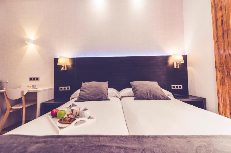 Double or Twin Room (1-2 Adults) image 3