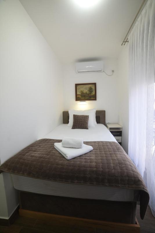 Single Room with Balcony image 4