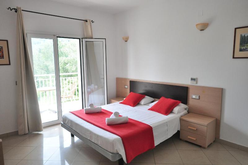 Standard Double or Twin Room image 4