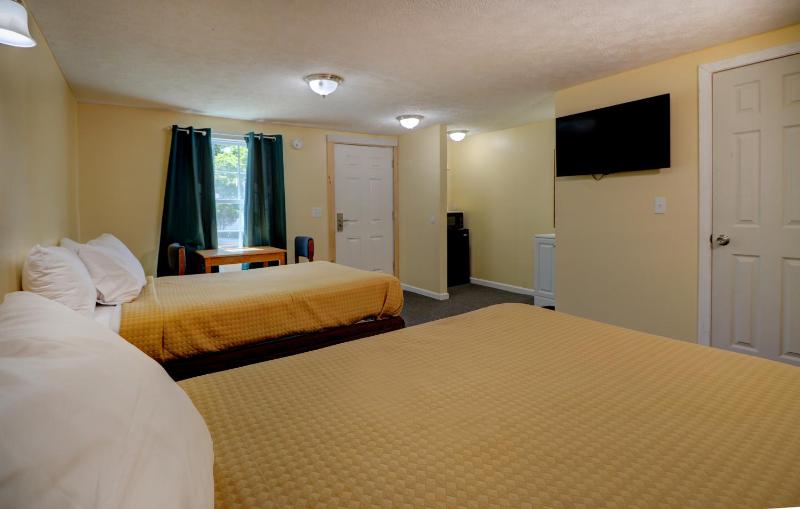 Economy Double Room image 2