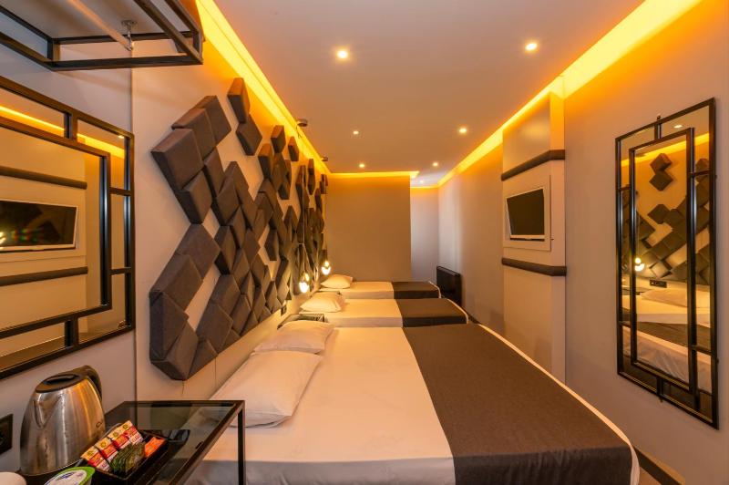 Quadruple Room image 3