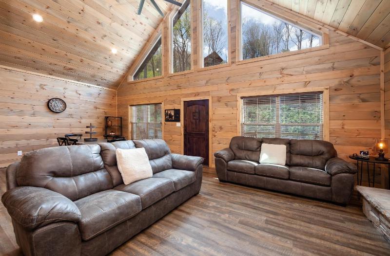 Creekside Manor Too cabin - image 21