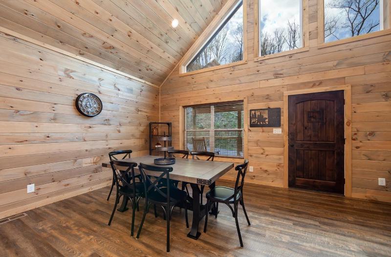 Creekside Manor Too cabin - image 18