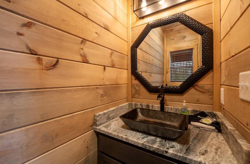 Creekside Manor Too cabin - image 16