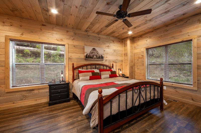 Creekside Manor Too cabin - image 30